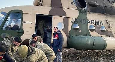 Jandarma hava araçları 400 saatlik uçuşla deprem bölgelerine yardım malzemesi taşıdı