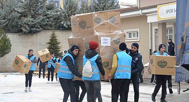 Kahramankazan'dan deprem bölgesine 2 tır dolusu yardım