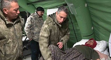 Kahramanmaraş'ta kurulan sahra hastanesi yaralıların tedavisini sürdürüyor