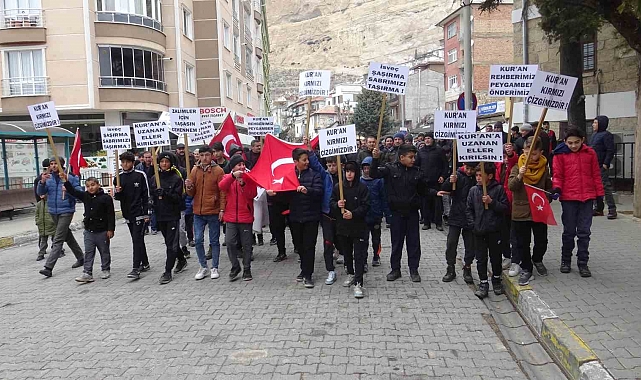 Karaman'ın Ermenek ilçesinde, İsveç ve Danimarka'da Kur'an-ı Kerim yakılmasını protesto yürüyüşü
