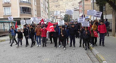 Karaman'ın Ermenek ilçesinde, İsveç ve Danimarka'da Kur'an-ı Kerim yakılmasını protesto yürüyüşü