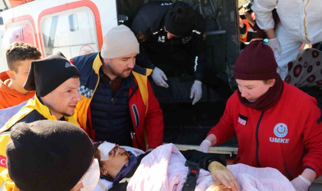 Kararan deprem bölgesine helikopterle jeneratör