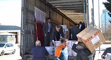 Katar Büyükelçiliği çalışanları deprem bölgesindeki yardımlarına devam ediyor
