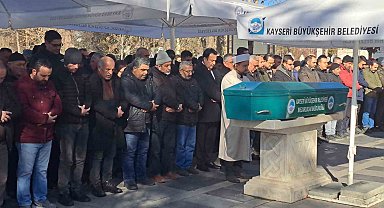 Kayserili öğretmenin ailesi depremde hayatını kaybetti