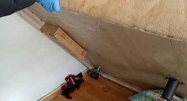 Konya'da baskın yapılan evdeki yatağın altından uyuşturucu çıktı