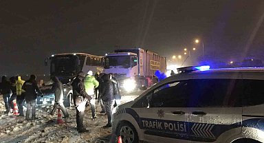 Konya'nın şehirler arası yollarında kar ve tipi engeli