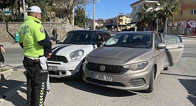 Malatya'dan Alanya'ya giden depremzede kaza yaptı