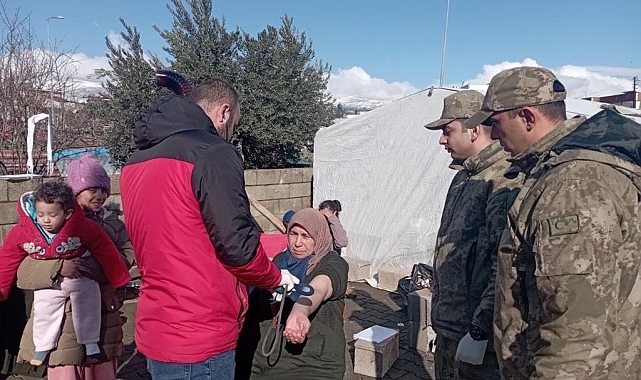 Mehmetçik Kilis'te sıcak çorba ikramını sürdürüyor