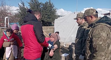 Mehmetçik Kilis'te sıcak çorba ikramını sürdürüyor
