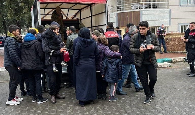 Mehmetçik'ten Malatya'da depremzedelere sıcak yemek desteği