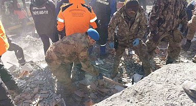 Mersin İl Jandarma Komutanlığı ekipleri yardım için deprem bölgesinde