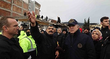 MSB: "Deprem bölgesinde 3 binin üzerinde Mehmetçik arama-kurtarma çalışmalarına katılıyor"