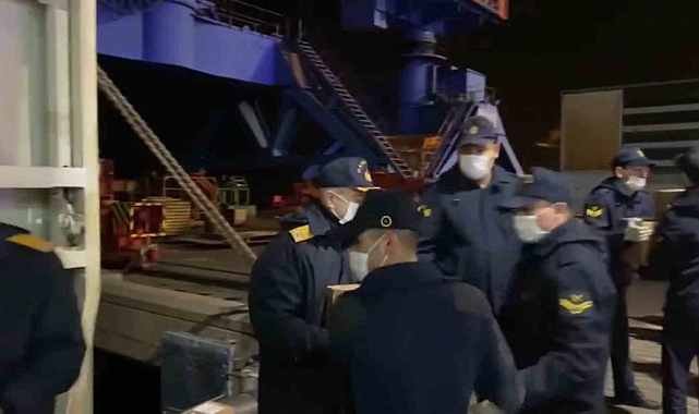 MSB: "TCG İskenderun, İskenderun Limanı'na yardım malzemelerini teslim etti"