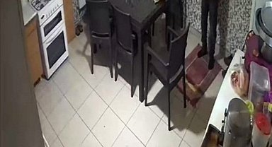 Namaz kılarken depreme böyle yakalandı