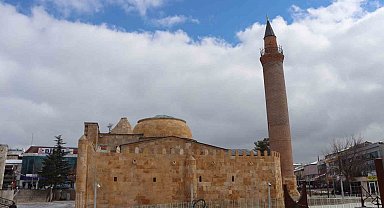Tarihe tanıklık eden medrese görüntüsü ile hayran bırakıyor