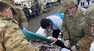 TCG İskenderun yaralı tahliyesine devam ediyor