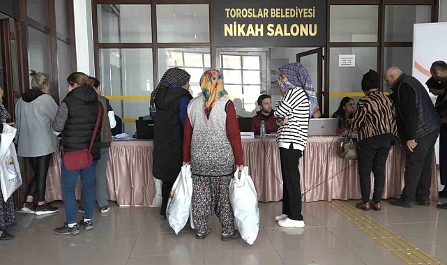 Toroslar Belediyesi depremzedeleri yalnız bırakmıyor