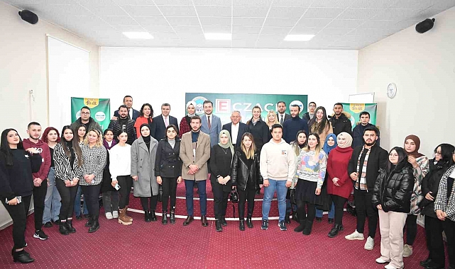 Türkiye'de İlk Olan Eczacı Asistanlığı Kursu'nda İlk Ders Zili Çaldı