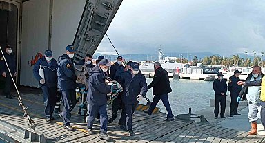 Yaralı depremzedeler gemiyle Mersin'e getirildi