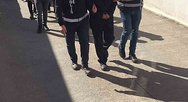 Yıkılan 11 binanın müteahhit ve mühendisleri adliyeye sevk edildi