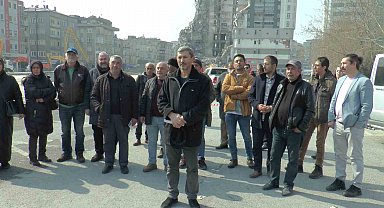 Yıkılan binanın sakinleri yardım bekliyor