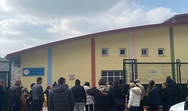 Ankara'da sinir krizi geçiren şahıs ilkokuldaki 20 kişiyi rehin aldı
