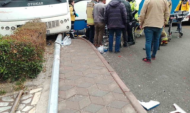 Başkent'te EGO otobüsü minibüs ile çarpıştı: 4 yaralı