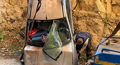 Başkentte otomobil bina boşluğuna uçtu: 5 yaralı