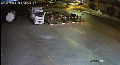 Gökyüzü aydınlandı, tır beşik gibi sallandı