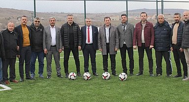 Kabakcı ve Önal, Pınarbaşı Stadı'nı inceledi
