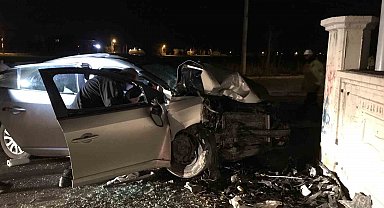 Kontrolden çıkıp duvara çarpan otomobilin sürücüsü hayatını kaybetti