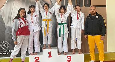 Küçük judocuların performansı büyüklerini aratmadı