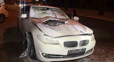 Lüks otomobilin motor ve kaputu yanarak küle döndü