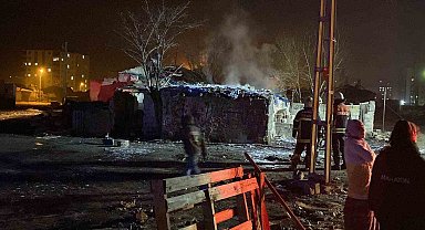 Müstakil evin ahırında çıkan yangın söndürüldü
