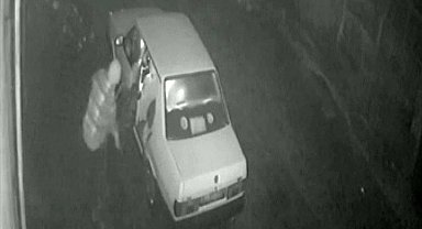 Önce otomobili ardından 100 bin liralık döküm malzemesini çaldı