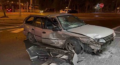Otomobiller Çarpıştı: 3 Yaralı