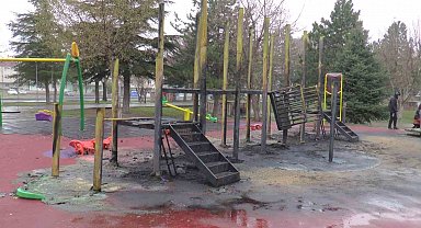Park Yandı, Oyuncaklar Kül Oldu