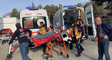 Pirize takılı fişi tamir etmek isterken elektrik akımına kapıldı