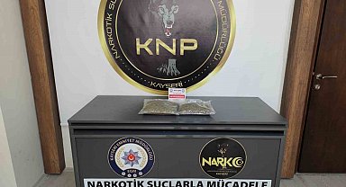 Uyuşturucu taciri, uyuşturucuyu kente sokamadan yakalandı