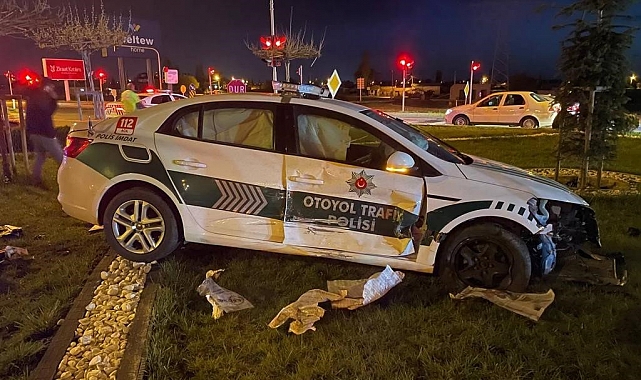 Aksaray'da polis aracı ile otomobil çarpıştı: 3'ü polis 6 yaralı