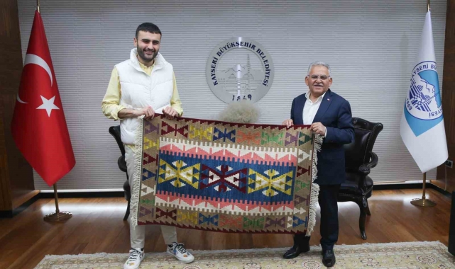 CZN Burak'tan Başkan Büyükkılıç'a ziyaret
