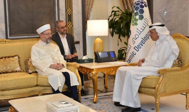 Diyanet İşleri Başkanı Erbaş, Cidde'de İslam Kalkınma Bankası Başkanı Al Jasser ile görüştü