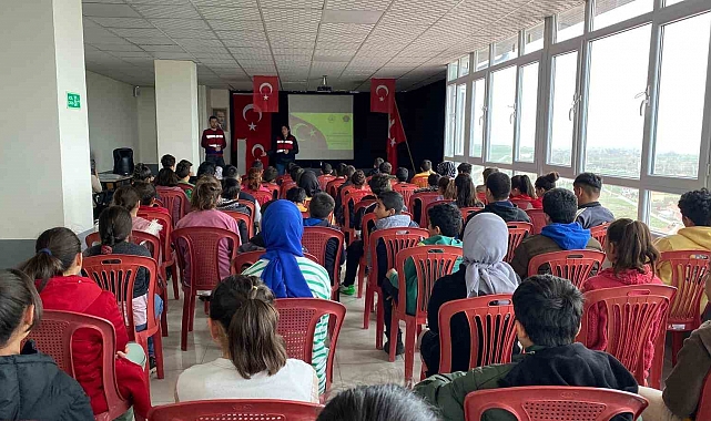 Jandarmadan öğrencilere 'güvenli internet kullanımı' bilgilendirmesi