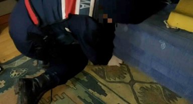 'Kaput' kanepeye gizlenmiş uyuşturucu tespit etti
