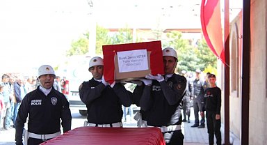 Kazada hayatını kaybeden polis memuru Burak Zemin Yeter toprağa verildi