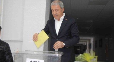 Bakan Akar oyunu Kayseri'de kullandı