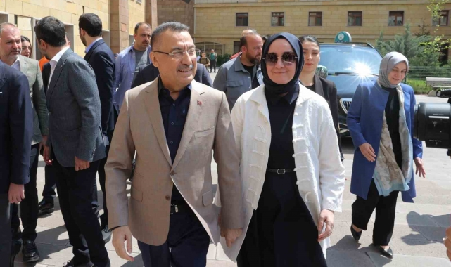 Cumhurbaşkanı Yardımcısı Oktay oyunu Ankara'da kullandı