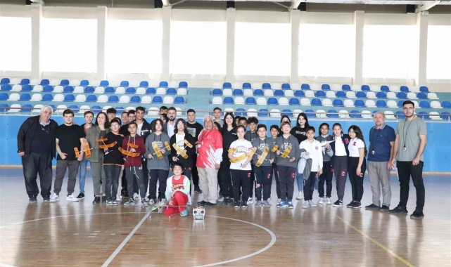 Karaman'da model ve kağıt uçak yarışmaları sona erdi