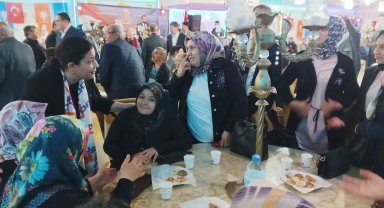 Kırşehir'in en büyük aşireti AK Partili adaylarla bir araya geldi
