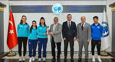 KMÜ, badminton takımı kupa